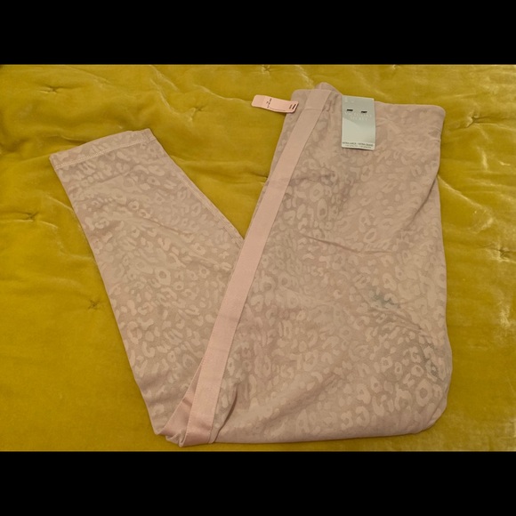 Victoria's Secret Pants - NWT Victoria’s Secret high rise leopard tights